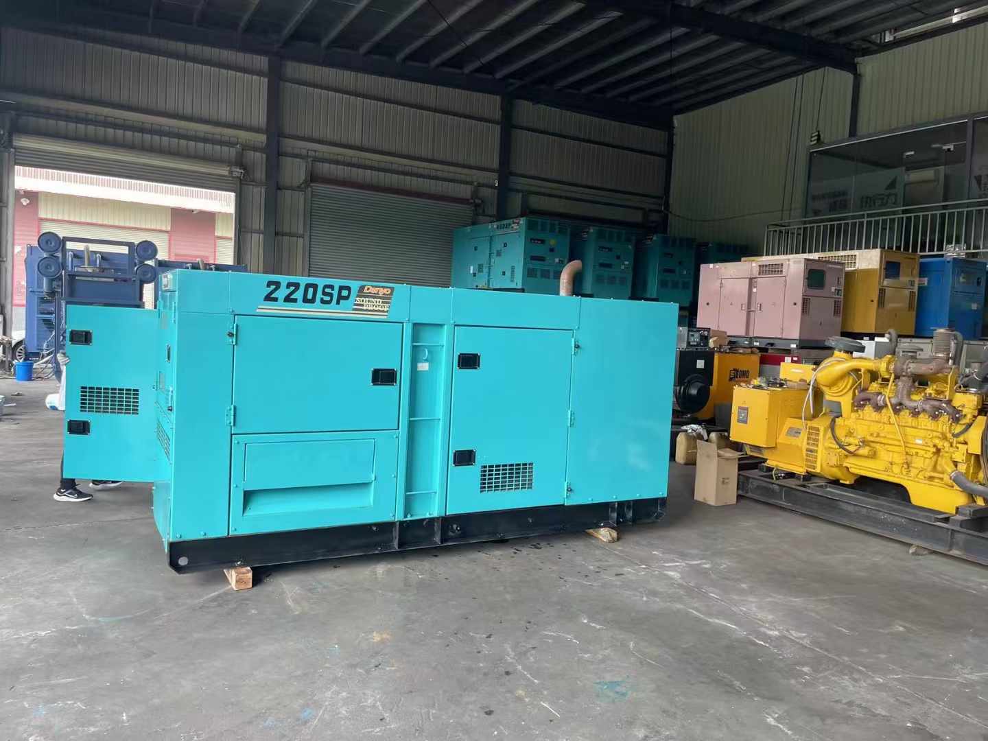 察隅800kW 柴油发电机的输出电流波动范围是多少？