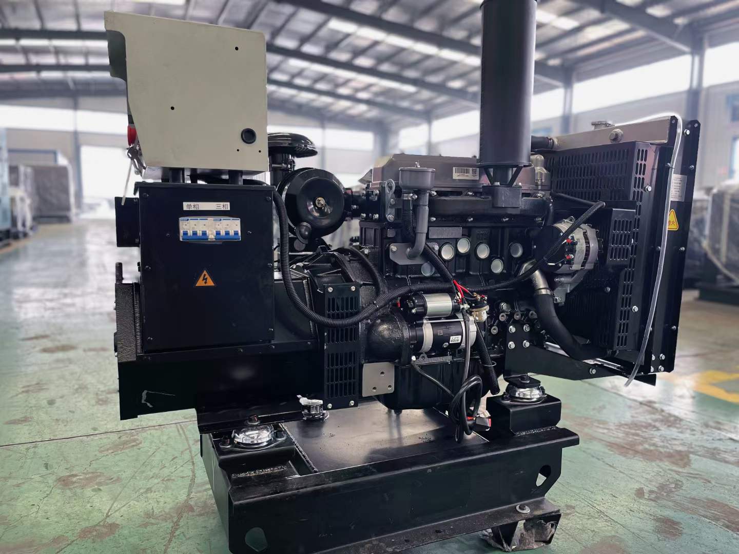 察隅如何降低电感性负载对发电机的影响？