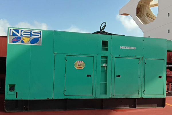 察隅如何检测发电机组中性点接地是否良好？