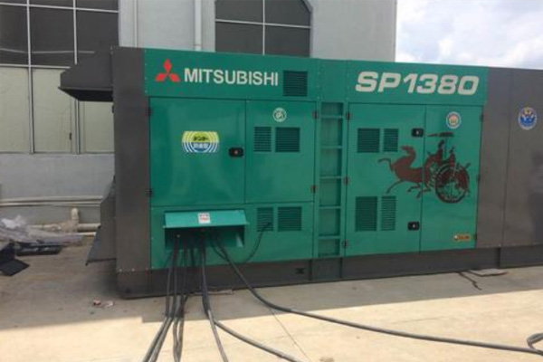 察隅为什么有些柴油发电机组的输出电压可以调节？