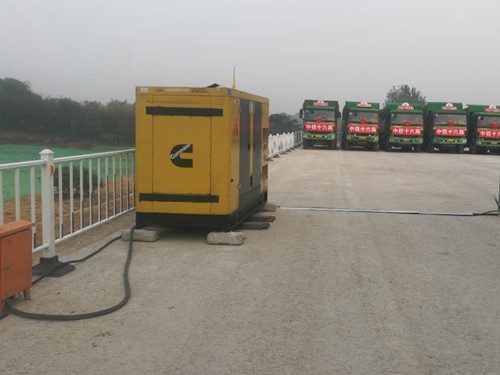 察隅电力系统的稳定性和设备兼容性如何影响发电机组的频率规格？