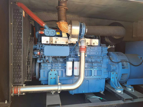 察隅燃油消耗率与进气温度的具体关系是什么？