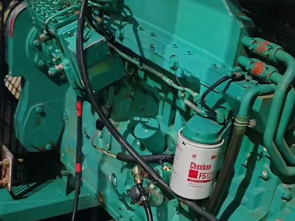 察隅如何确定新的发电机组控制系统是否与原系统兼容？